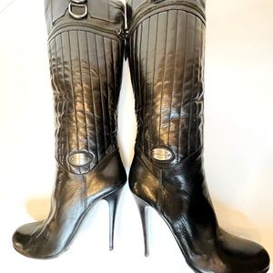 Gianmarco Lorenzi slip-on soft black leather boots with zipper compartments.